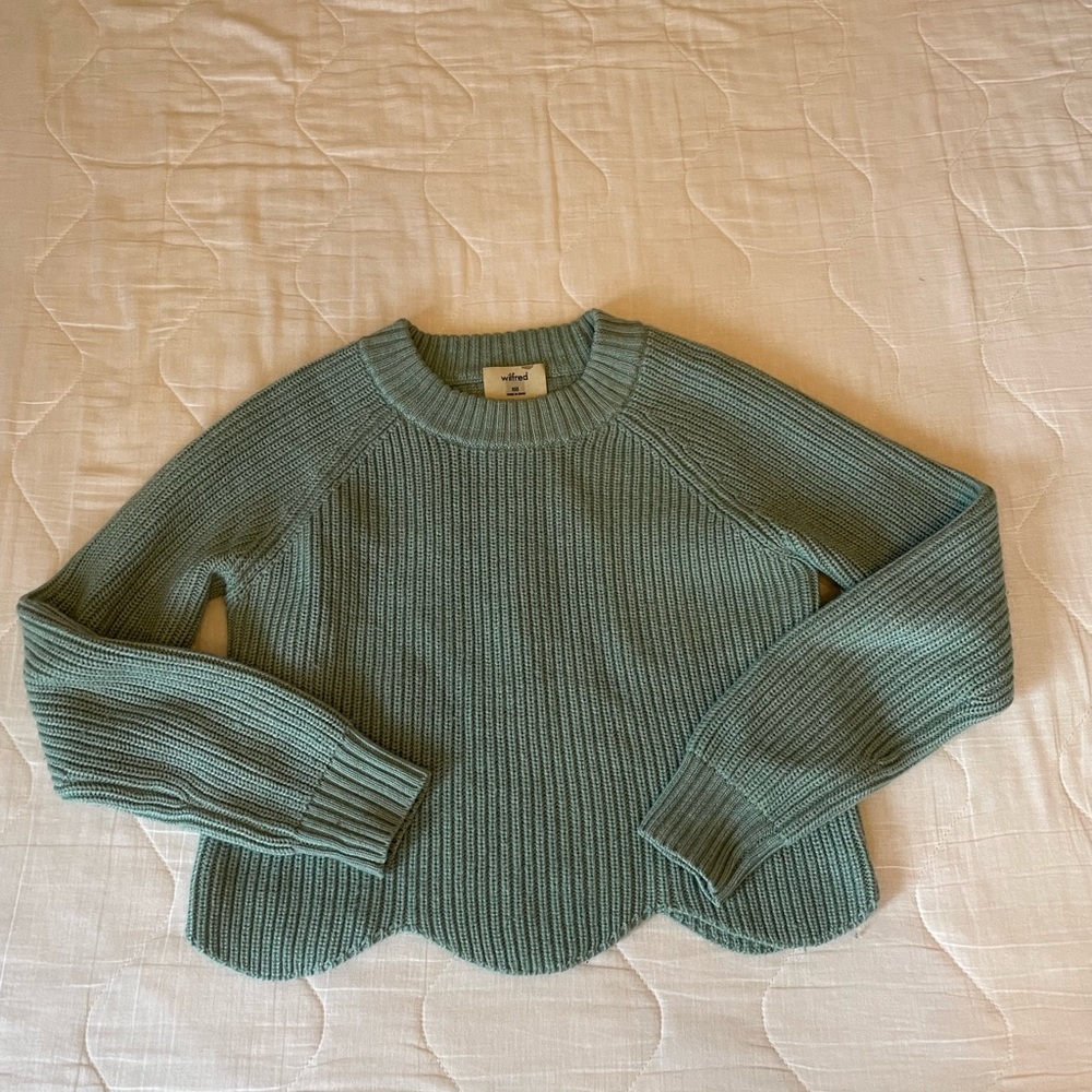 Aritzia wilfred cropped sea foam scalloped hem merino wool sweater